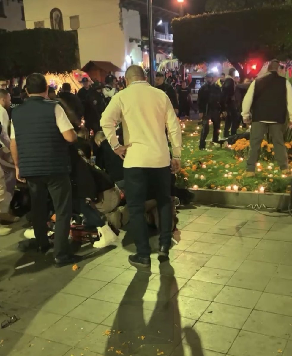 _theinfostream's tweet image. Mayor of Uruapan Attacked

Mayor Carlos Manzo Rodríguez was shot tonight, police sources confirmed. His condition is currently unknown.

The attack occurred Saturday night while the mayor was touring the streets of Uruapan as part of the traditional Day of the Dead celebrations.…