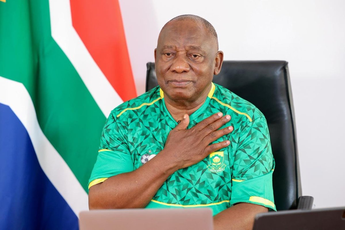 GovernmentZA's tweet image. #GovZAUpdates| His Excellency President Cyril Ramaphosa has sent a powerful message of support to the Proteas Women, led by Captain Laura Wolvaardt and Head Coach Mandla Mashimbyi, ahead of their ICC Women’s World Cup Final showdown!

President Ramaphosa congratulated the Super