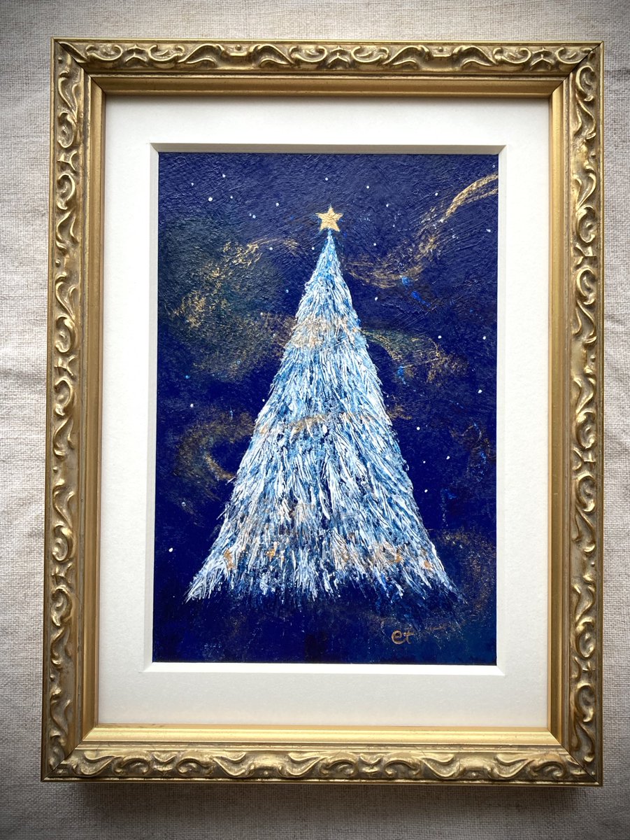 #クリスマスツリー

金色の額の方が華やかに見えますね✨

minne.com/items/44079668