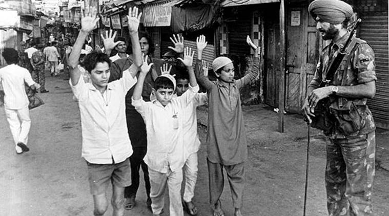 Garjana206's tweet image. आज मुंबईत हिंदू टिकून आहे ते बाळासाहेब मुळे.
१९९२ दंगलीत पहिल्या तीन दिवसात शेकडो हिंदू कापले गेले.बाळासाहेबांनी सामना मध्ये लेख लिहला &quot;हातात बांगड्या भरल्या का? &quot; 
त्यानंतर आजही &quot;शरद राव&quot;  हे खोटे नाव घेऊन  तू  ट्विटर वर हगवण करतोस ते ही बाळासाहेब मुळे.