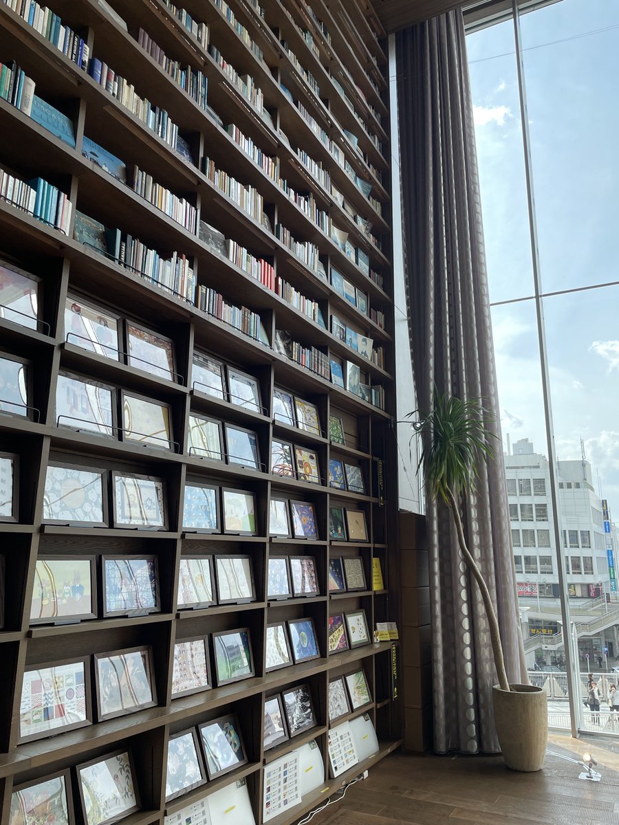 nucca_9's tweet image. #つくしのブックカバー展 に行ってきました。開放的で気持ちのいい空間でたくさんのブックカバーをご覧になれます。お近くの方はぜひ〜。