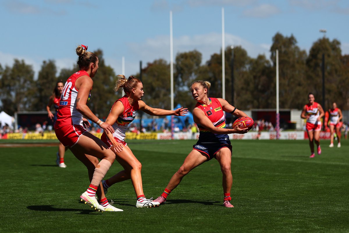 codeaflau's tweet image. Melbourne has asked to host its AFLW qualifying final at Casey Fields but the club’s bid is poised to be rejected by the league.
@edbourkeHS has the details ▶️ bit.ly/4nE1xd0