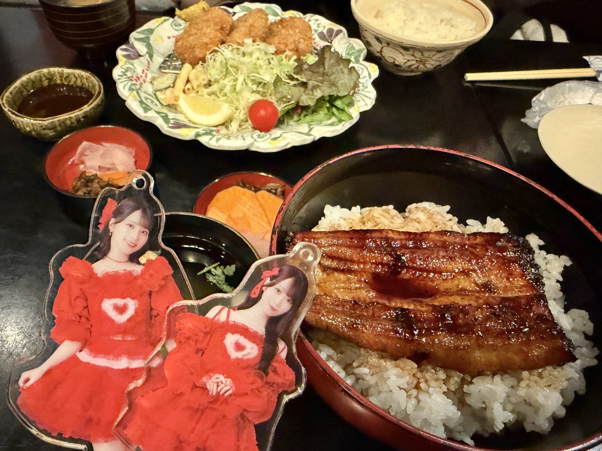 今日もイコラブのツアー行きたかったけど、前々から成田花火のチケットを買ってたから朝から成田に移動🚗
うなぎ〜☺️