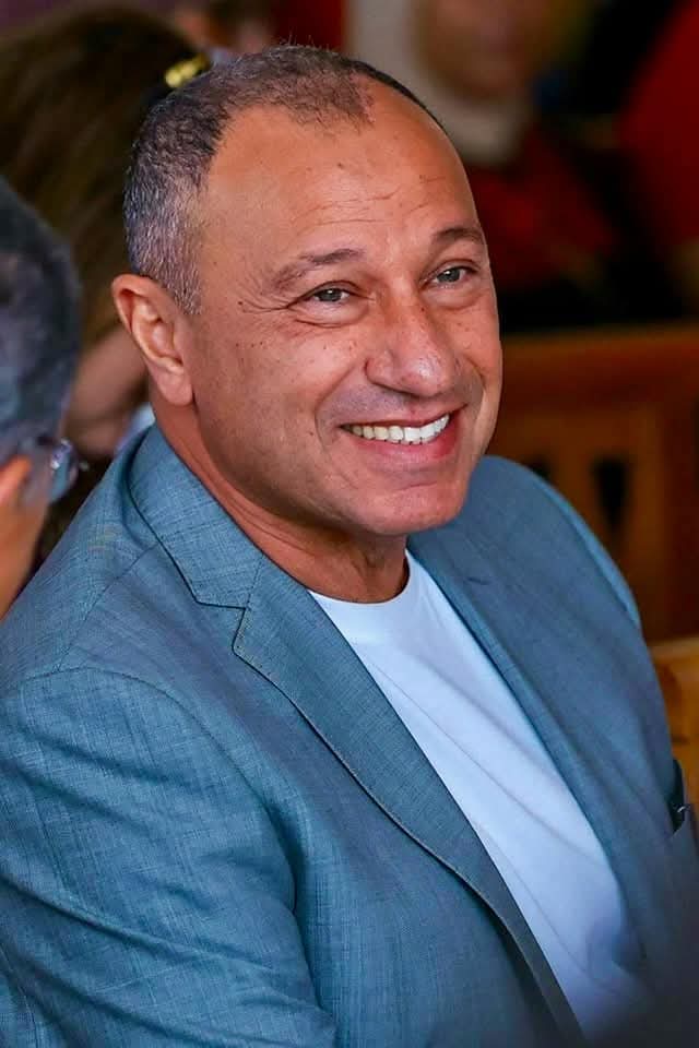 بيبو الله يا خطيب 
الخطيب واحد بس
نسمع كلام و تلميحات
و اتهامات و ان هناك 
من هو احق برئاسة الاهلى
لكن وقت الجد مفيش
مفيش حد يقدر ينزل
قصاد محمود الخطيب
كلهم عارفين مقامك 
لكن عايزين التريند
مجرد ذكر اسمهم جنب 
اسم الخطيب بيستفادوا 
اعانك الله