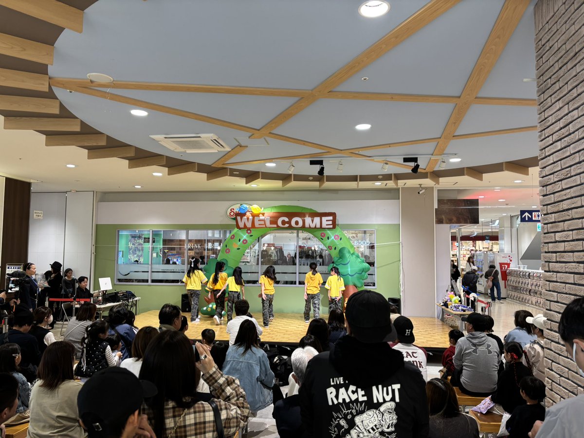 TOLA_cluster's tweet image. 絶賛　開催中！

ピーキートライアングルの生ライブは終わりました！

キッズダンス盛り上がりハンパねえっス！