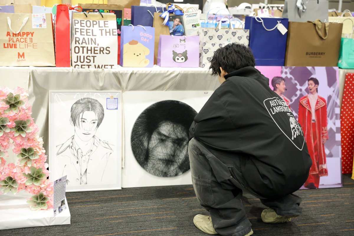 #Building18WithAlmond
#Almondbabybigboy
#PSPW #ด้อมภภ

     ขอบคุณของขวัญทุกชิ้นที่มอบให้น้องแอลม่อน ทุกชิ้นเต็มไปด้วยความรักและความตั้งใจของพี่ๆ ที่ส่งมาให้น้องจริงๆ เจ้าเด็กดีใจและซาบซึ้งมากกเลย ขอบคุณที่อยู่เคียงข้างและร่วมทำให้วันพิเศษของเด็กคนนี้อบอุ่นขนาดนี้นะคะ 🫶🏻🎁✨