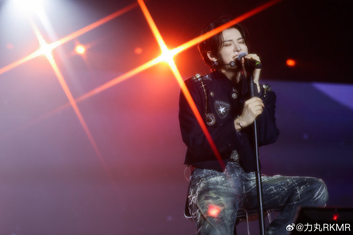RIKIMARU_TH's tweet photo. 251102 RIKIMARU’s Weibo Update(1/3)

เหล่ารูมเมทมาร่วมฉลองวันเกิดกับผมด้วย วันนี้ผมได้รับความรักมากมาย หลังจบงานก็มีความรู้สึกแปลกๆ เขาบอกว่ามันเป็นอาการซึมเศร้าหลังพบปะผู้คน

Like👍🏻,Comment✍🏻,Repost🔁
🔗https://t.co/pPyx06uTtW
#ริกิมารุ #Rikimaru #力丸 #近田力丸 #ChikadaRikimaru https://t.co/JULJ4QvPLF