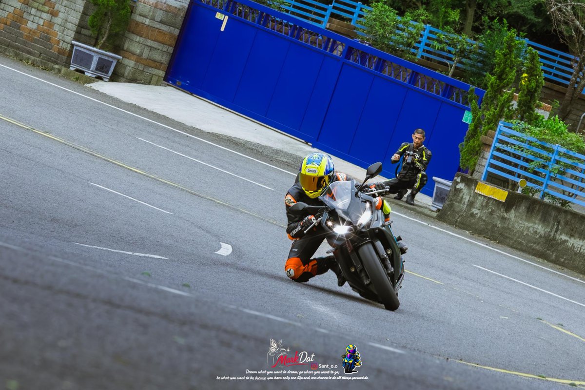 appliedforfun's tweet image. 又到了皮衣的季節🐶
但天氣冷了  襪襪會更不好養～so sad

#puppybiker