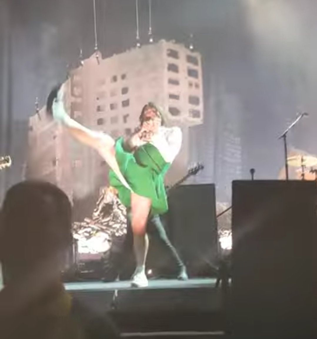 Daily Gerard Way (@dailygerardway) on Twitter photo 