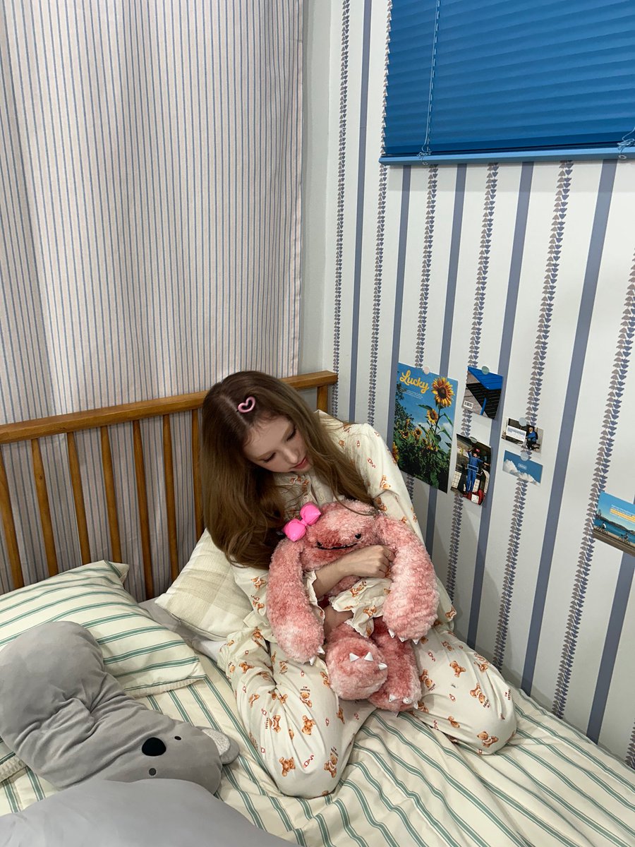 [💛]
1주년 🩷🩷

#마야 #MYAH 
#ODDYOUTH #오드유스 
#Play_with_us