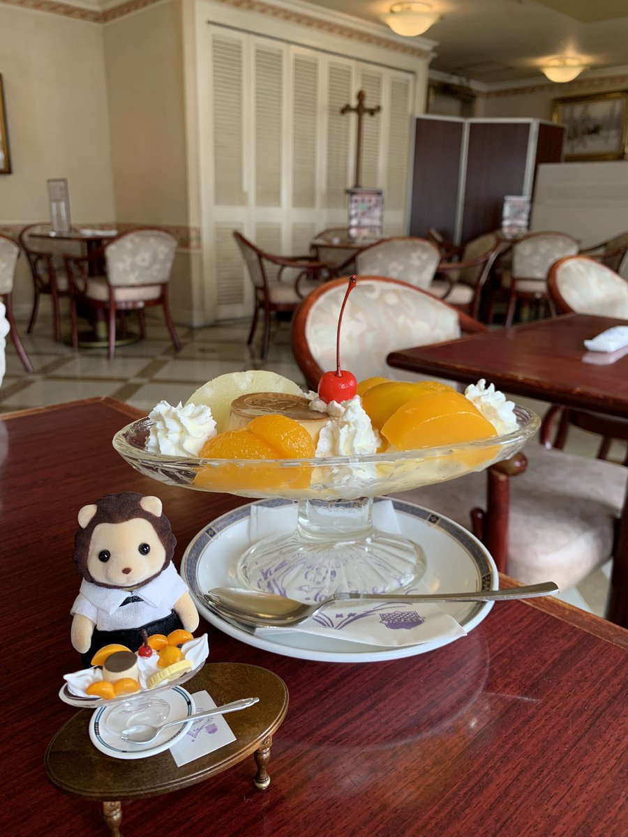 RioOn_site's tweet photo. 池袋タカセのラウンジへ

プリンアラモードのミニチュアとお揃いでかわいい🍮🍑🍍

#純喫茶コレクション https://t.co/7y6HcmkOjz