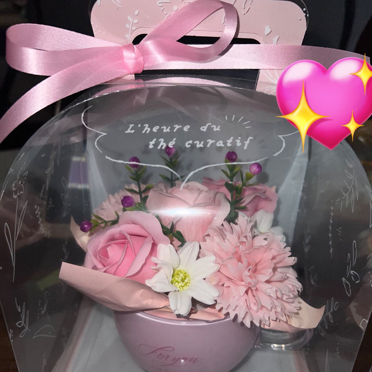 1年記念日に手紙ともらった😭😭うれしい🥹だいすき😍永遠に😭手紙８枚も書いてくれてて愛感じた😭かわいくてかっこよくてだいすき😍ずっと一緒がいいー🥹