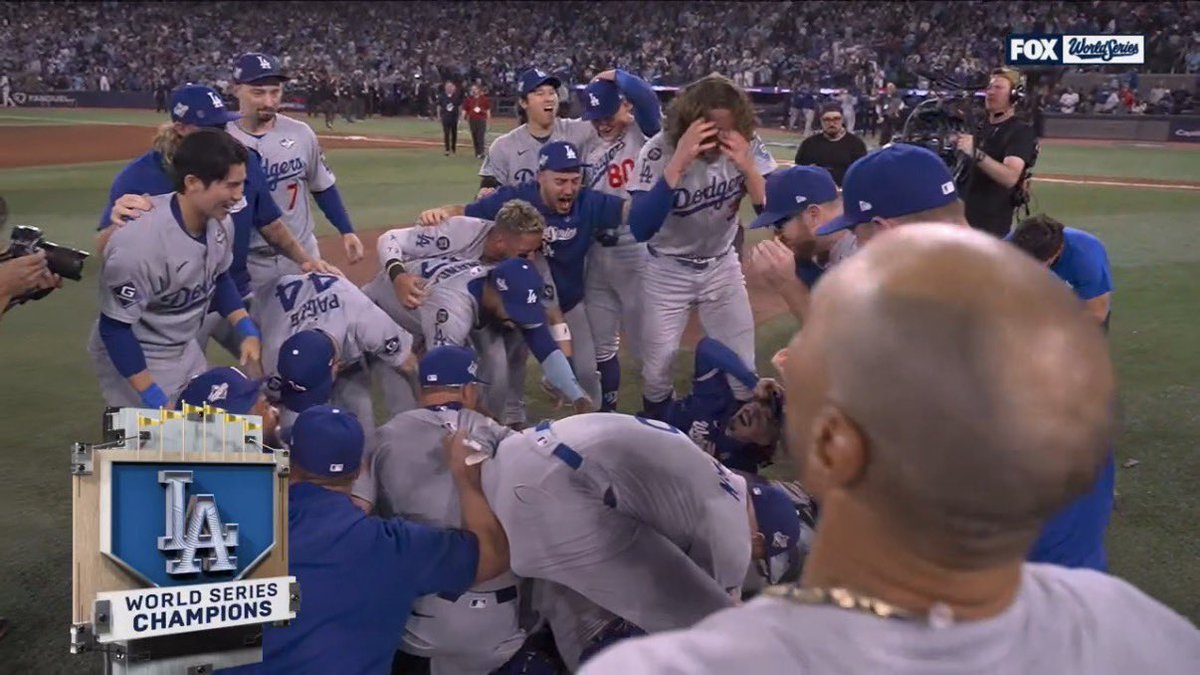 LA 다저스 2년 연속 월드시리즈 우승. 역사에 남을 명승부였습니다. 김혜성은 데뷔 첫해 우승
반지를…💍