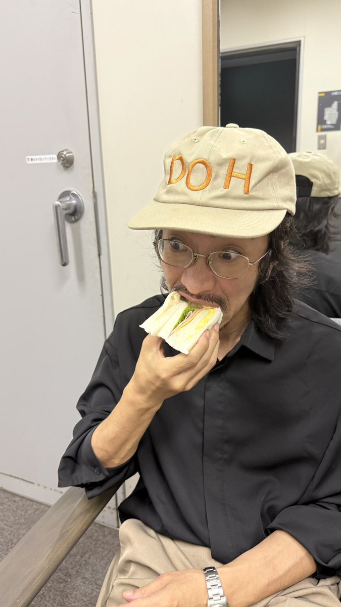 やつい生誕祭！！
11月15日(土)15時半スタート！
たっくーさん、田中俊行さん、都市ボーイズはやせやすひろさんがオカルトライブをやってくれます！出入り自由！チケット発売中！お早めに！
t.livepocket.jp/e/r5-le