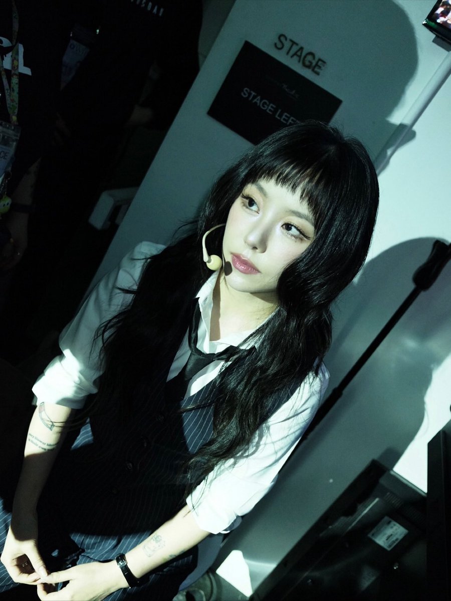 🦋 2025.11.02

singapore 🤟🏻

instagram.com/p/DQhMX-TEh4S/