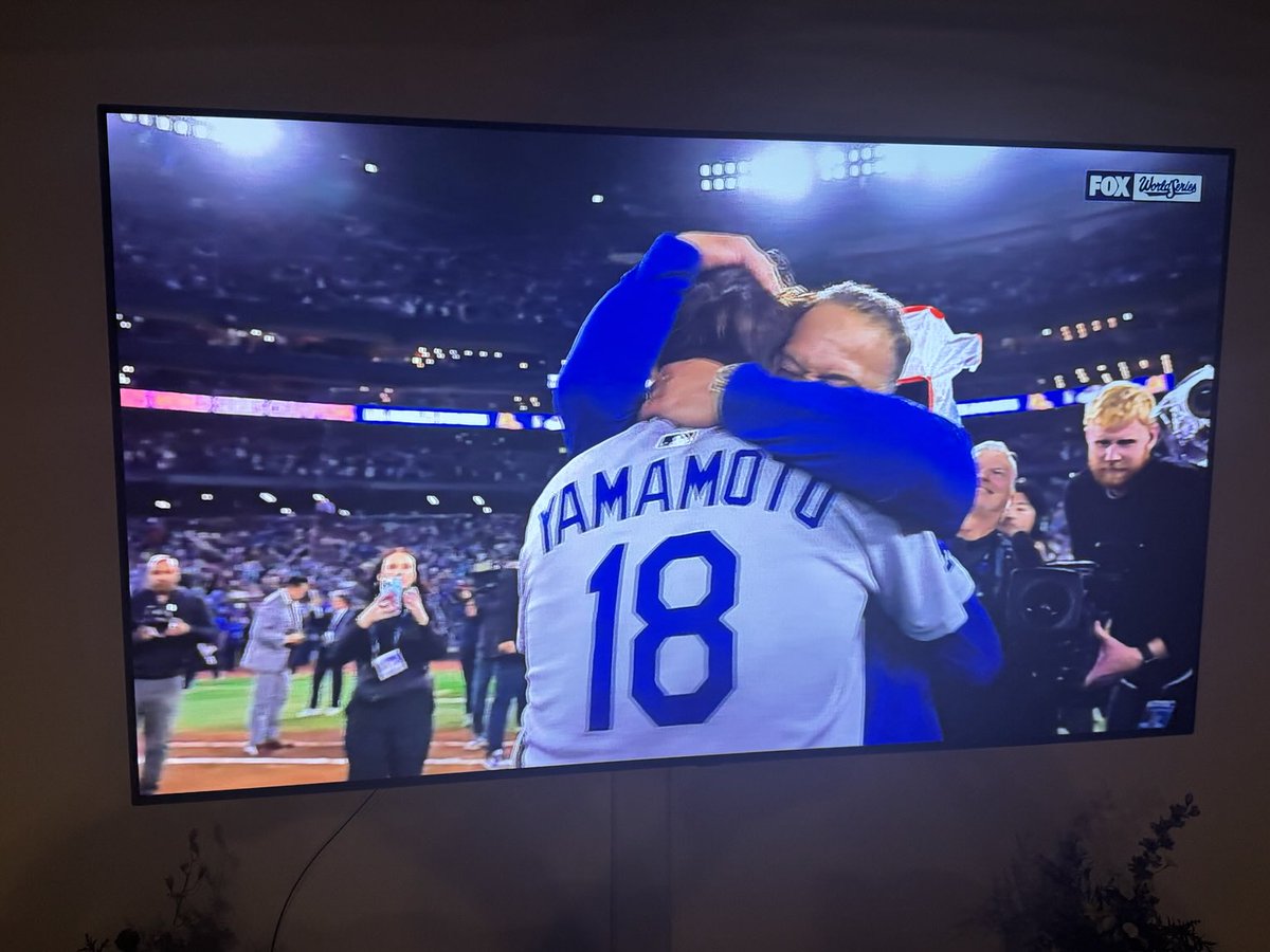 Dodgers win for America on some bad ass dudes grit💪
Back to back World Championships 
Today has been a splendid