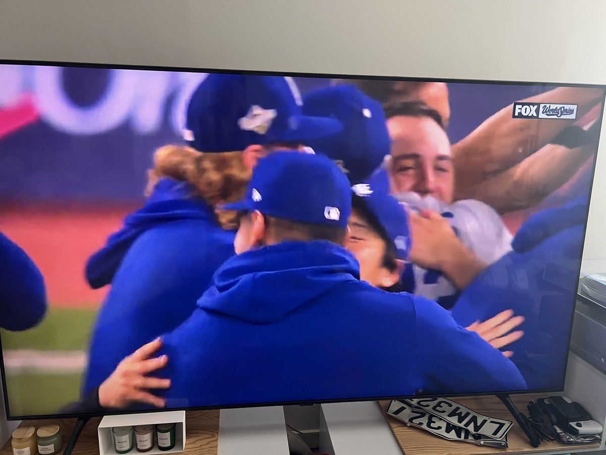 IzumiBENKE12NOV's tweet image. ドジャース勝ちましたね‼️
優勝🏆おめでとう🍾🎈✨