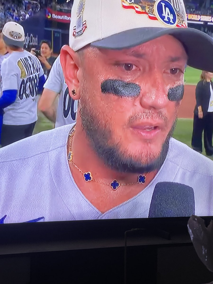 findingnebula's tweet image. Rojas, the bling 👌