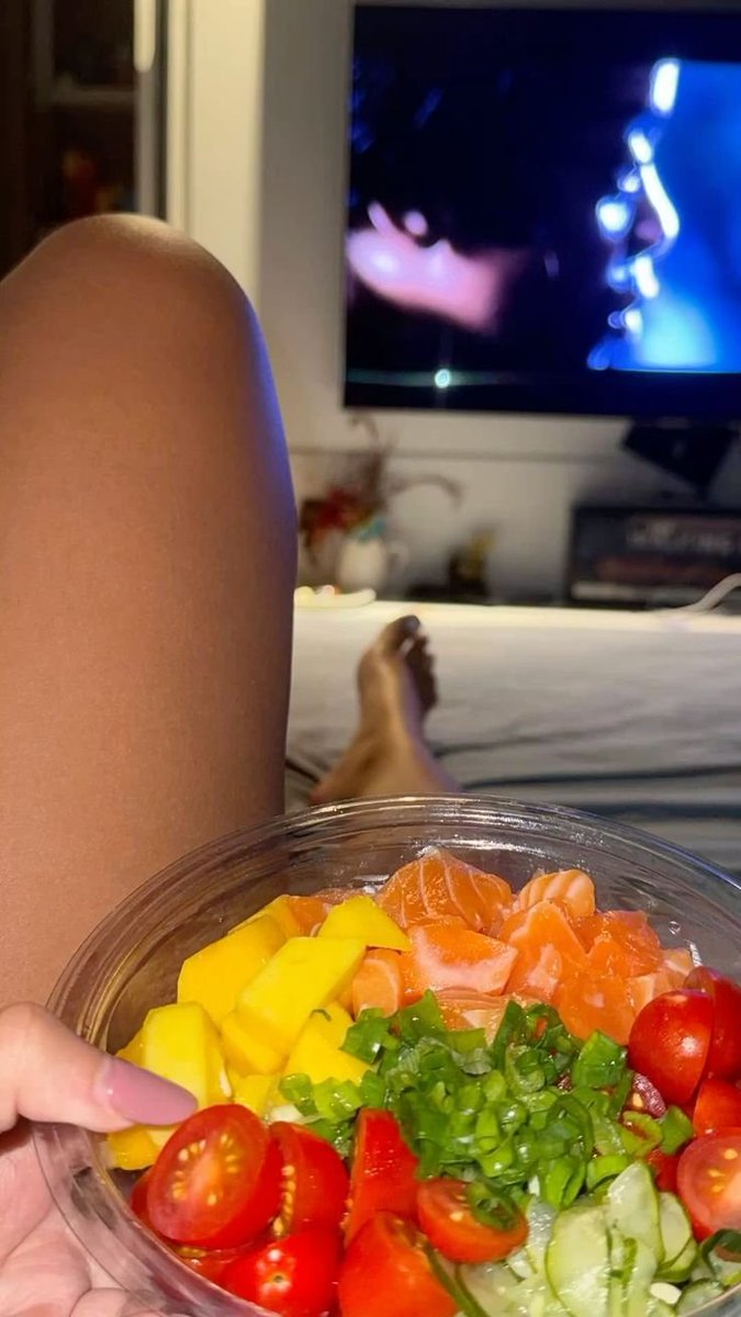 Simcsllagher's tweet image. Just a simple bowl of sunshine. Enjoy the rest at home.