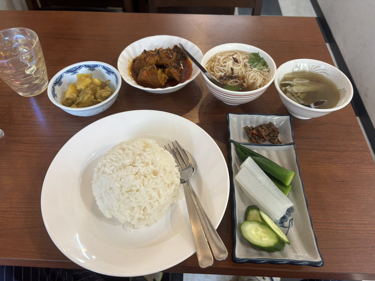 鶯谷シーガーデンでランチBセット頼んだら凄いの来た。ミャンマーの 