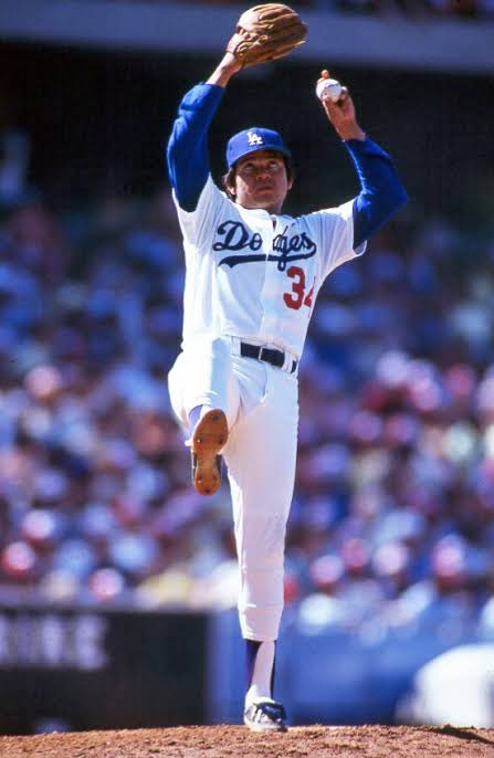 Si! en el día del cumpleaños de Fernando Valenzuela.. son bicampeones y en estos dos títulos de Serie Mundial con el 34 en el uniforme! Felicidades <a href="/Dodgers/">Los Angeles Dodgers</a> 👏🏼
#WorldSeries 
No te acabes nunca mi Rey⚾️👑