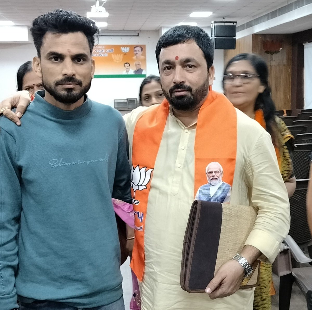 vadukar_suresh's tweet image. ||जीवेत  शरद: शतम ||

કુશળ સંગઠનકાર, પ્રખર રાષ્ટ્રવાદી,માર્ગદર્શક તથા રાજકોટ જીલ્લા ભાજપ સંગઠન પ્રભારી વડીલ શ્રી ધવલભાઈ દવેને જન્મદિવસની ખુબ ખુબ શુભેચ્છાઓ ...@DhavalDaveBJP