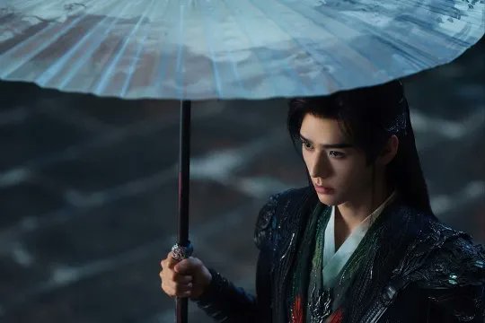 4_SeasonManor's tweet image. #BloodRiver It shld be in the 
S+++ category 

Idk why I rly like heroes dressed in hanfu, n carrying umbrella. Looks elegant on the outside, deep feeling, but there must be sadness kept secretly. 
Before is 1.0 then this Su Muyu