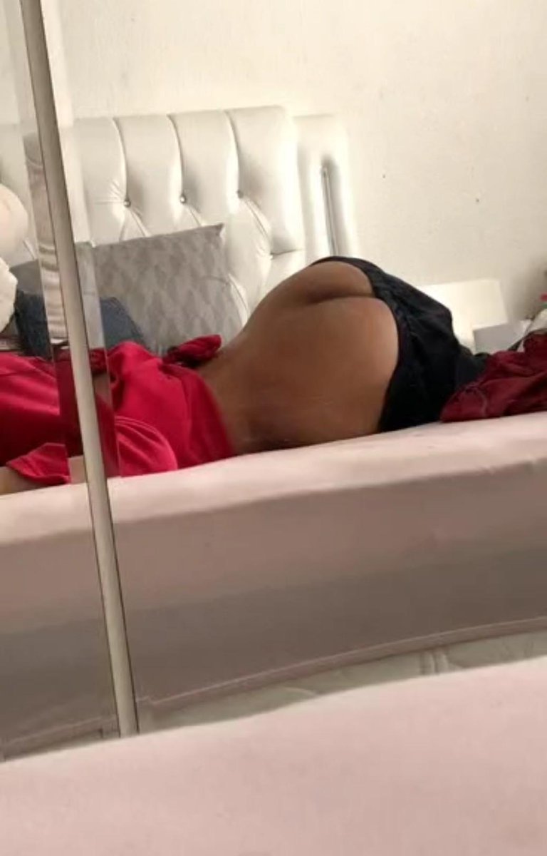 razorleaf33's tweet photo. gym bros msg me if you're horny. fingering myself rn and need someone to help me finish 😒💪 #sext #trade #horny #slut https://t.co/Uj5crpvQ0Q
