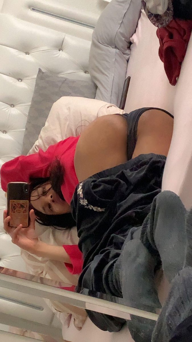 gym bros msg me if you're horny. fingering myself rn and need someone to help me finish 😒💪 #sext #trade #horny #slut