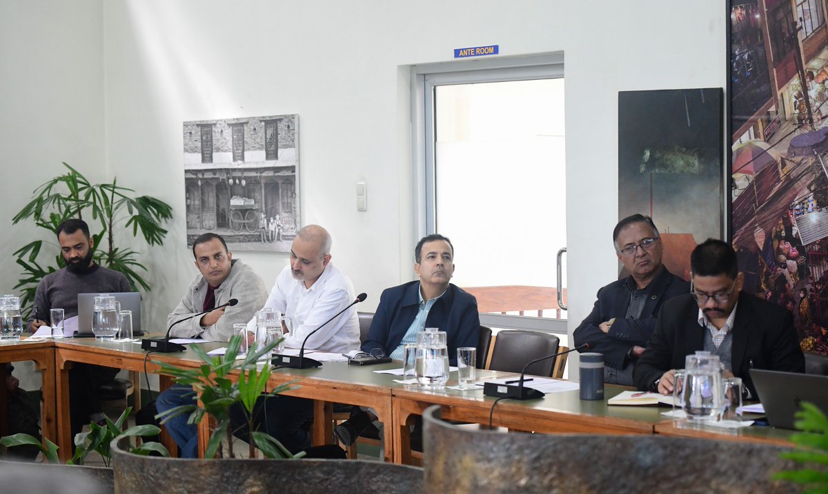 KU_Dhulikhel's tweet image. Ongoing 𝐂𝐮𝐫𝐫𝐢𝐜𝐮𝐥𝐮𝐦 𝐃𝐞𝐯𝐞𝐥𝐨𝐩𝐦𝐞𝐧𝐭 𝐒𝐞𝐦𝐢𝐧𝐚𝐫 at Kathmandu University — advancing academic excellence through collaborative dialogue and innovative curriculum design.