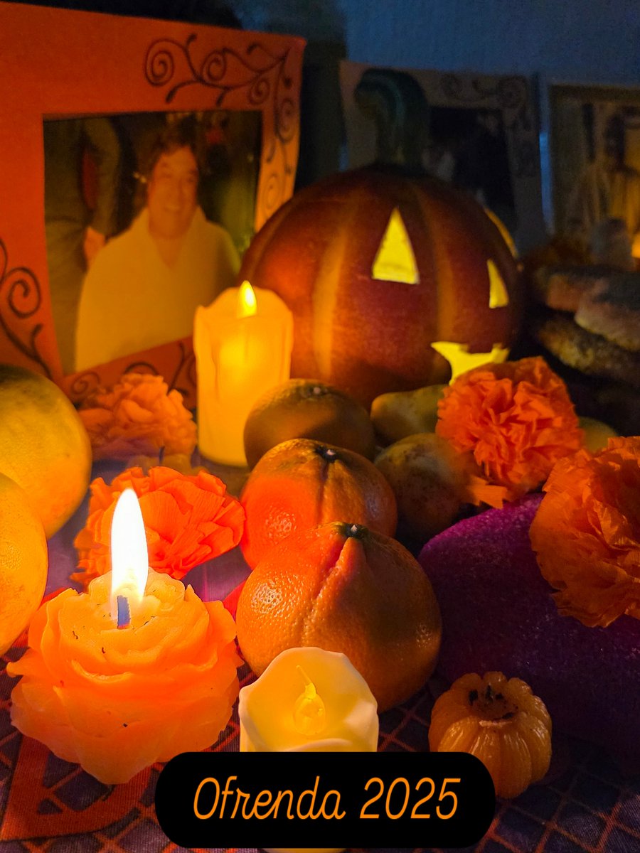 sandyvel545's tweet photo. En días  como hoy conviene recordar que "la muerte no nos roba los seres amados, los guarda e inmortaliza en el recuerdo. La vida sí que nos los roba muchas veces... definitivamente".

Francois Mauriac  

#DiaDeMuertos2025 #DiaDeTodosLosSantos #tradiciones #mexico #altardemuertos https://t.co/mx7mUImvVL