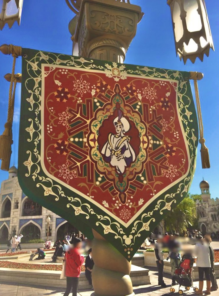 アラビもまたこういうクリスマス装飾してくれないかなぁ……！中庭のジーニーの噴水ツリーとかジーニーの期間限定クリスマスコスチュームとかまたやって欲しいよ🥺