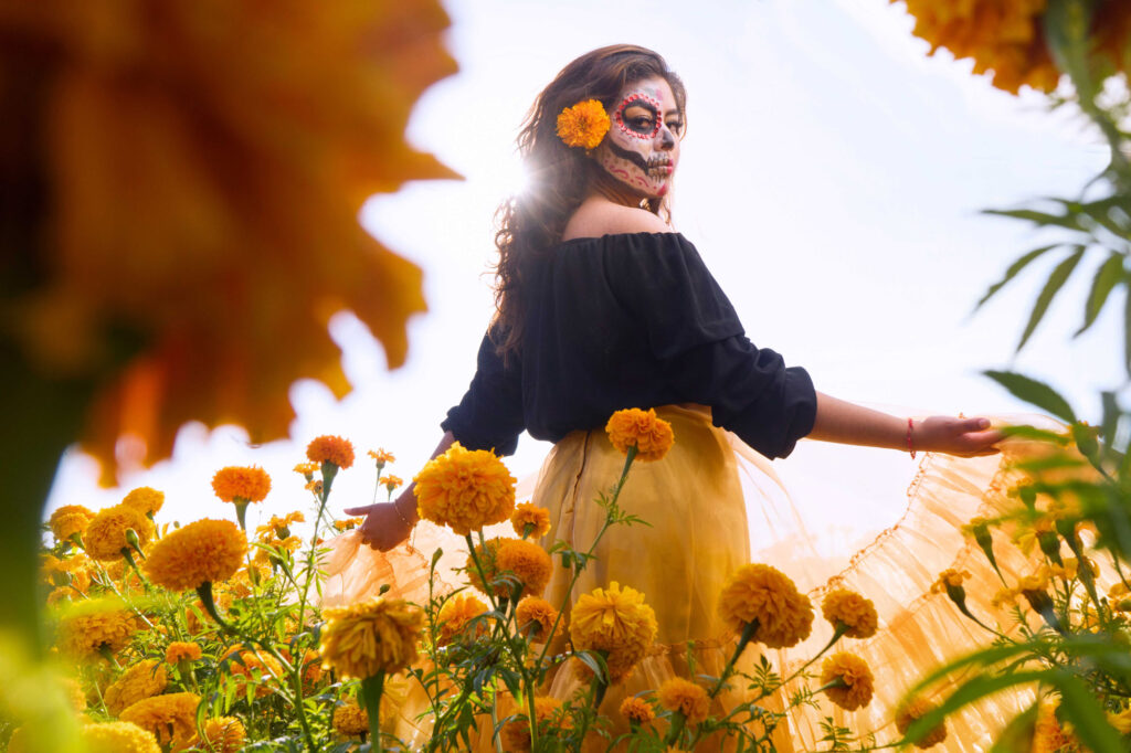 Día de muertos: ¿Porqué servir ofrendas a quienes ya no las pueden recibir? revistaporsermujer.com/dia-de-muertos…