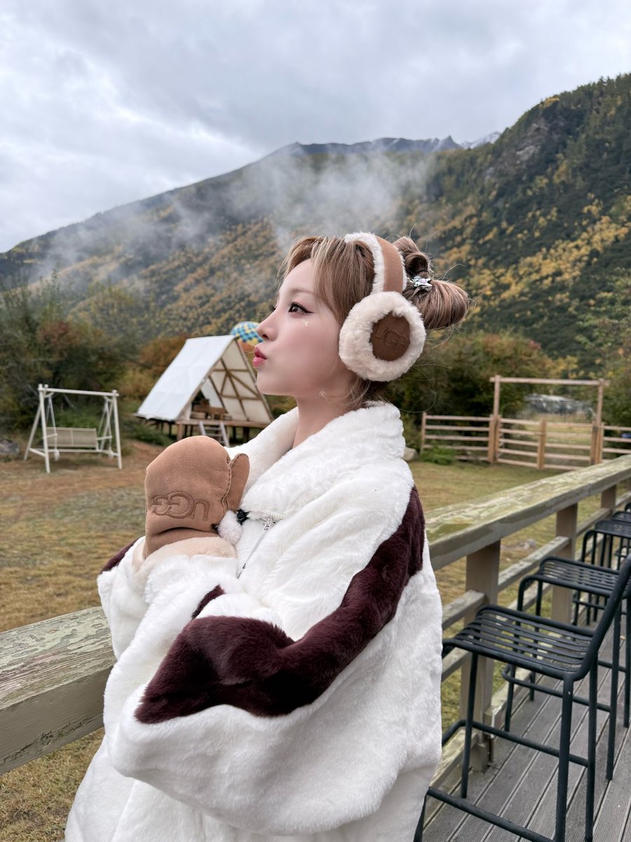 yqlovevuuu23's tweet photo. 251102 #우기 웨이보🫶🏻 

#YUQI https://t.co/kMcf66cUwC