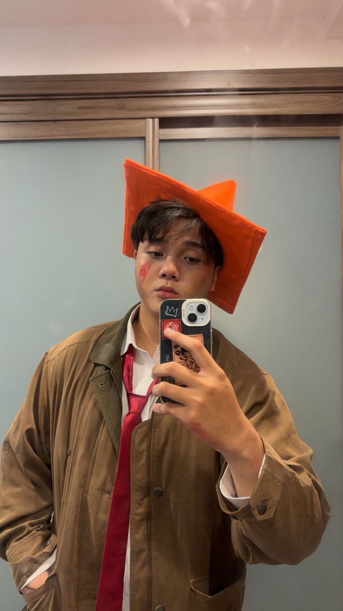 sunrayyn's tweet image. guess who im dressing as😝