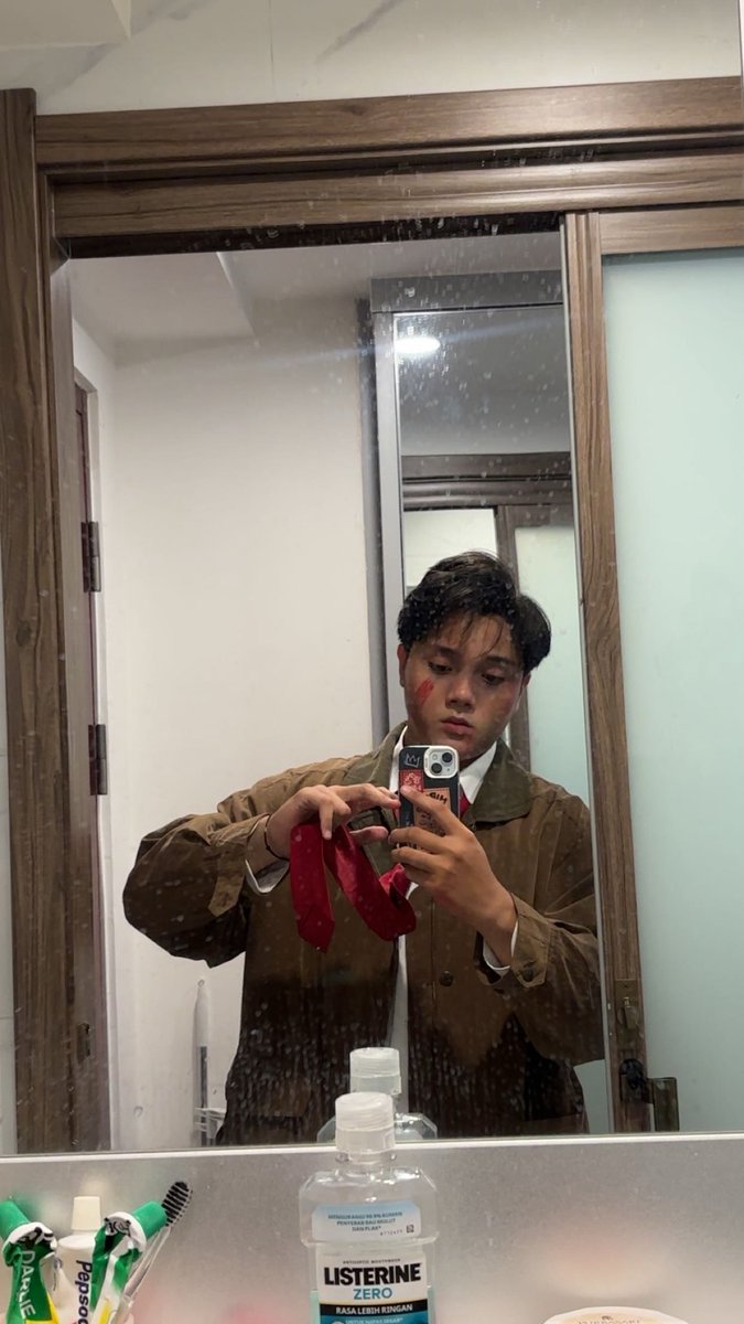 sunrayyn's tweet image. guess who im dressing as😝