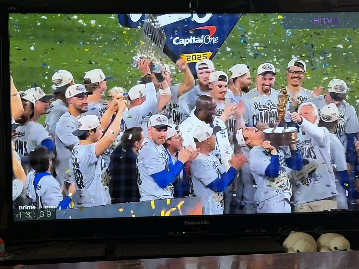 sasukoimama's tweet image. ドジャース優勝🏆🇺🇸🇯🇵
おめでとう㊗️👏👏👏🙌🙌🙌

#ドジャース　#優勝
#ワールドシリーズ