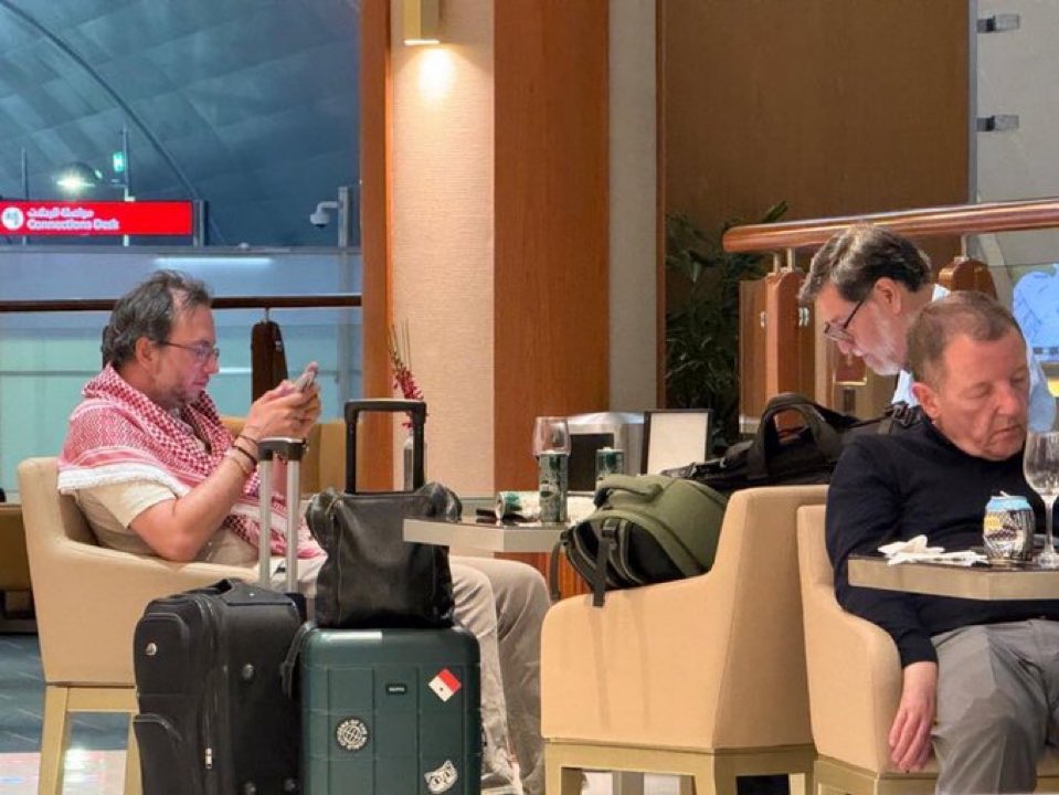 GuacamayanLeaks's tweet image. Difunden fotografías de @fernandeznorona y su fotógrafo particular en su viaje a Palestina. #Noroña