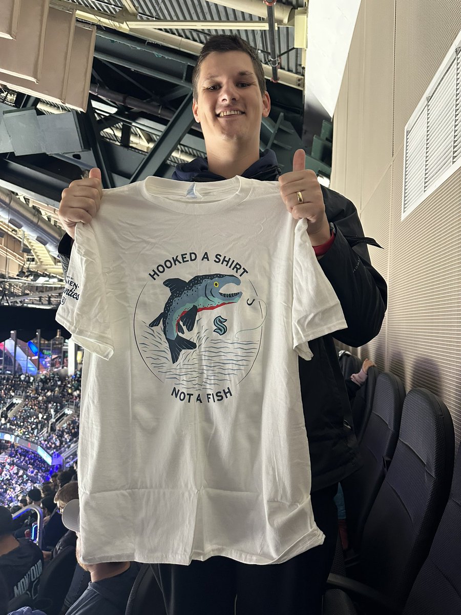 tha_real_cp's tweet image. MY SON GOT A SHIRT @APetersProgram