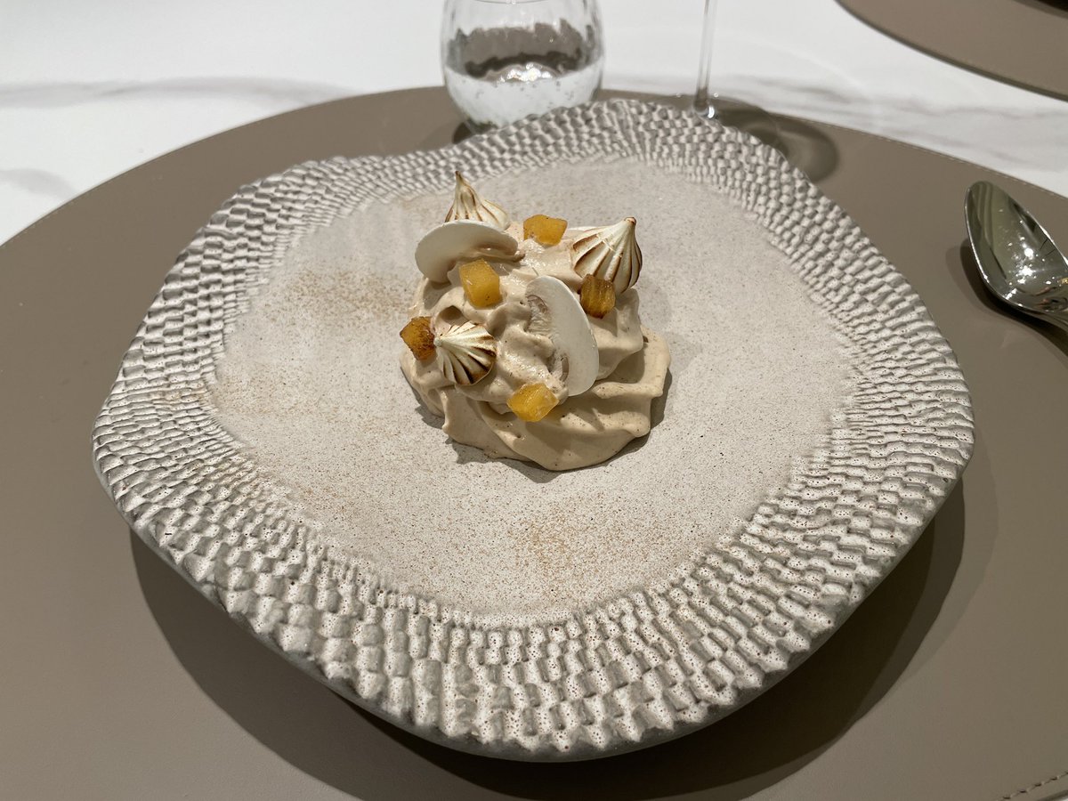 PF_512_S_Modulo's tweet image. 麻布十番でランチ。料理は全て美味しくてシェフの人柄も素敵でとても素敵な時間を過ごせました。また行こっと。
#LaMaisonConfortable
#シェフ赤坂洋介