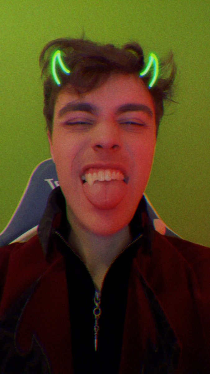 SomeNerdOnWeb's tweet image. Promise I bite :3 (live)