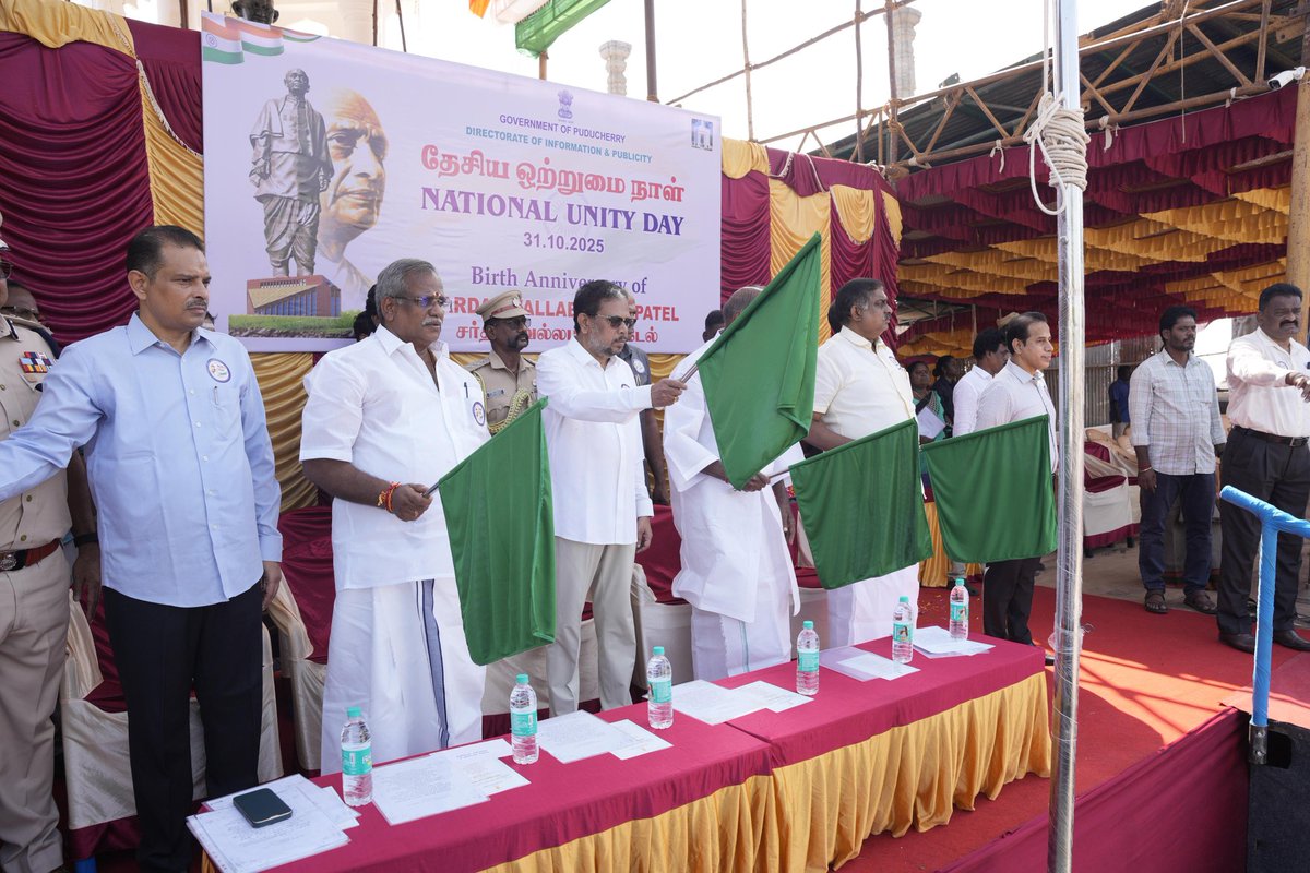 LGov_Puducherry's tweet image. Flagged-off the #RunForUnity &amp;amp; inspected the march past of police personnel in Puducherry. Administered #UnityPledge urging citizens to uphold the ideals of national integration that #SardarPatel stood for. 
@rashtrapatibhvn @narendramodi @AmitShah @PIB_India @MinOfCultureGoI