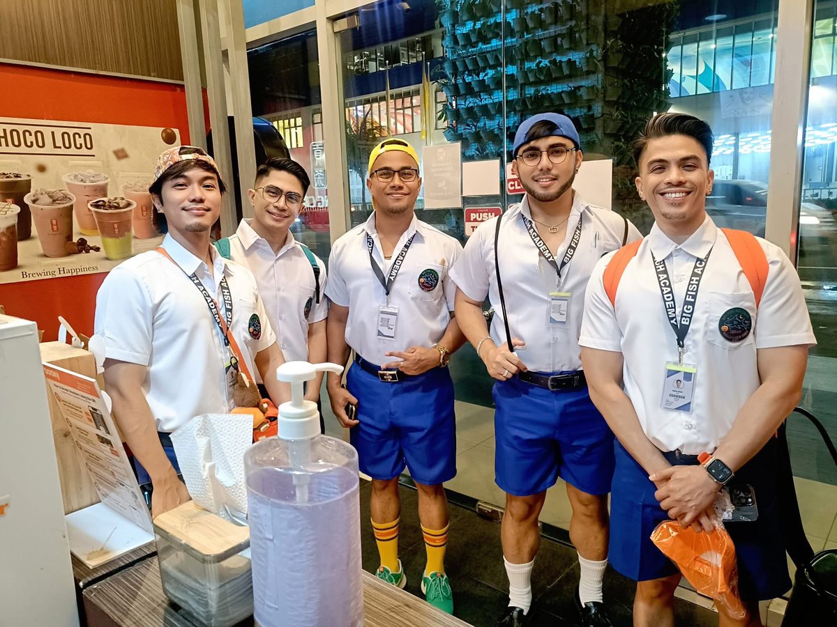 vhin2x's tweet image. Group mates!!! 📚🎓✏️🚌🧑‍🏫 #gorupmates #schoolboy #groufie #friends #friendshipgoals #friendsforever #friendforkeeps #friendsforlife #bigfish #creamball #friend

It’s never luck.

It’s always GOD!!! 😇😇😇