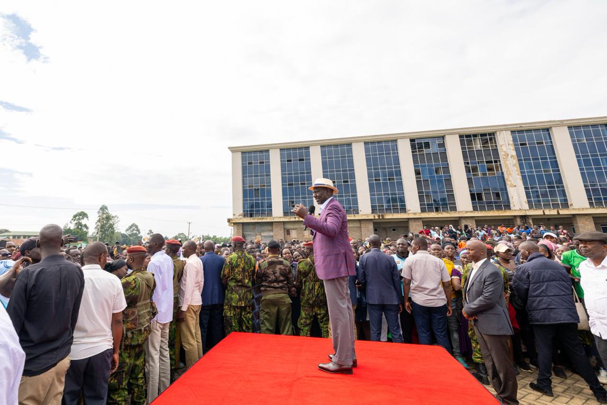 TransformEconKE's tweet photo. Inspection of the Kakamega County Teaching and Referral Hospital by President William Ruto. https://t.co/ycuQftRqmb