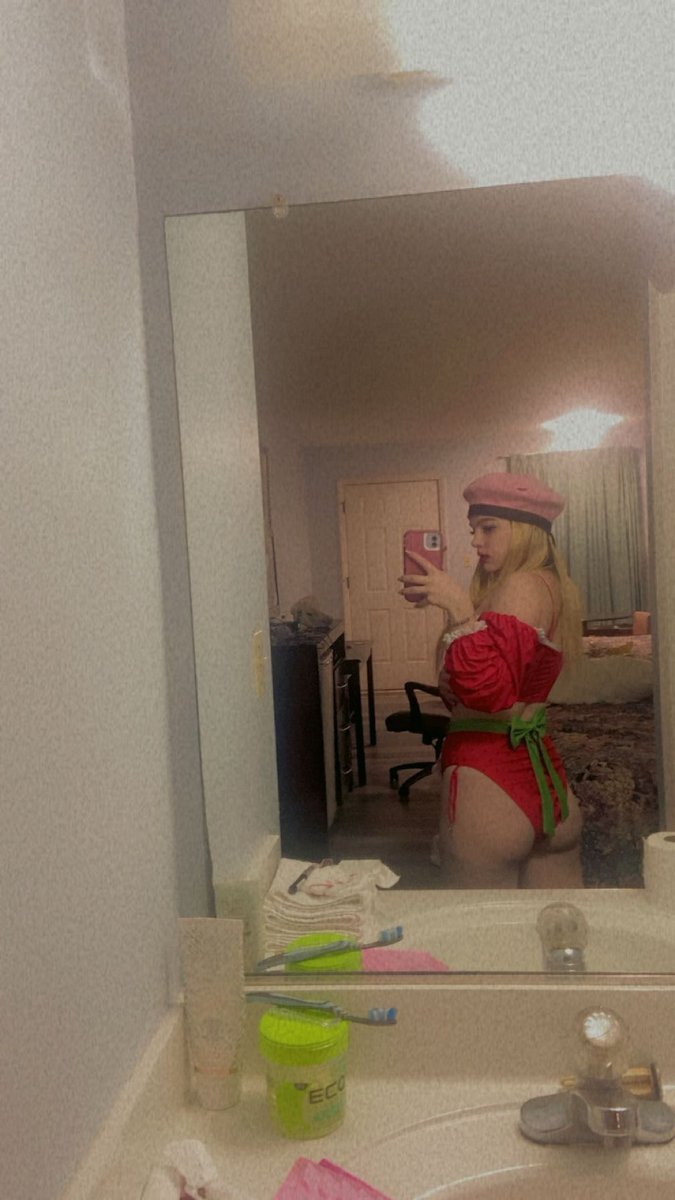 Nikki tweet media