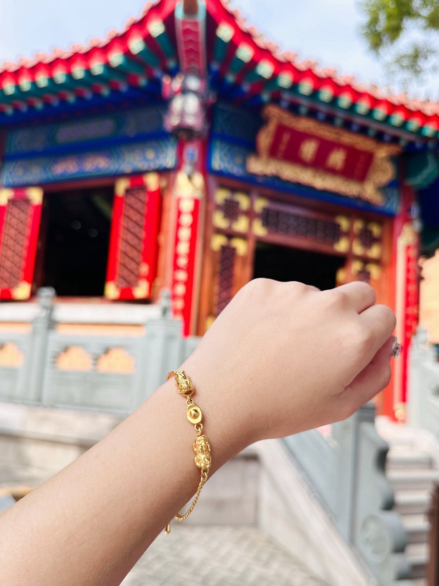 มูฮ่องกงแม่งที่สุดละ ขอเล่า!
เห็นผลในครึ่งชม.เลย

- ไปปลุกเสกกำไลที่วัดกังหัน
- ซินแสของวัดพาไปทำพิธีจุดลับ
- เป็นจุดที่ไม่เปิดให้คนทั่วไปเข้า
- ยังไม่ทันก้าวเท้าลงจากรถเลย 
- พี่ล่ามที่ไปด้วยได้มัดจำงานใหญ่
- วันรุ่งขึ้นน้องที่ยกของถูกหวย2หมื่น

อันนี้เรื่องจริงไม่คอนเท้น(มีต่อ)