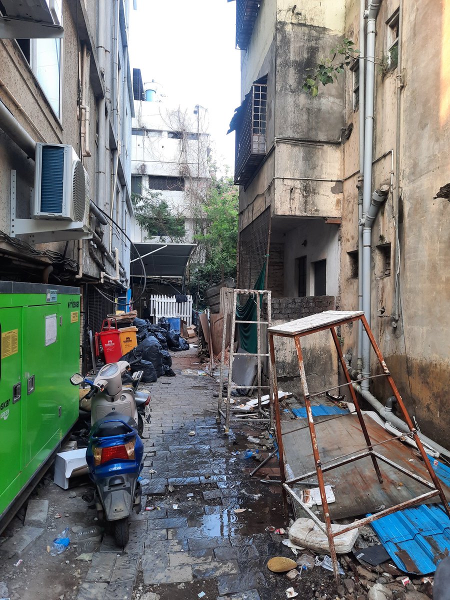 Builder Raj in Nagpur Municipal Corporation!🚨

A shocking case of corruption in the heart of Nagpur 👇

🏗️ 40-metre-high G+8 Hospital &amp; Commercial Complex approved on a residential plot right next to The Hitavada Office, Dhantoli!

📏 Original Plot Area: 1,622.9