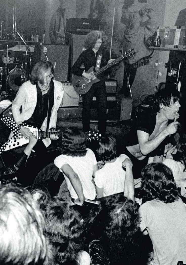 PunkRockStory's tweet image. 49 years ago
The Cramps played their first concert at CBGB on November 1, 1976, as the opening act for the Dead Boys.

The lineup at that time consisted of Lux Interior, Poison Ivy, Bryan Gregory, and drummer Miriam Linna.

Photo by Ebet Roberts 

#punk #punks #punkrock…