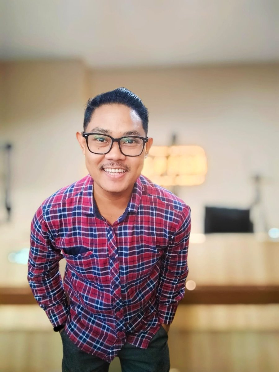 kotafm881's tweet image. Dari studio Jl. Citandui Irsyad Yogha Famma sudah siap mengajak Sobat Kota bergoyang bersama di #DIGODA Digoyang Dangdut uuusik lo rekkk!!! Age merapat kabeh! 📷 

#Nyuci #BPJS