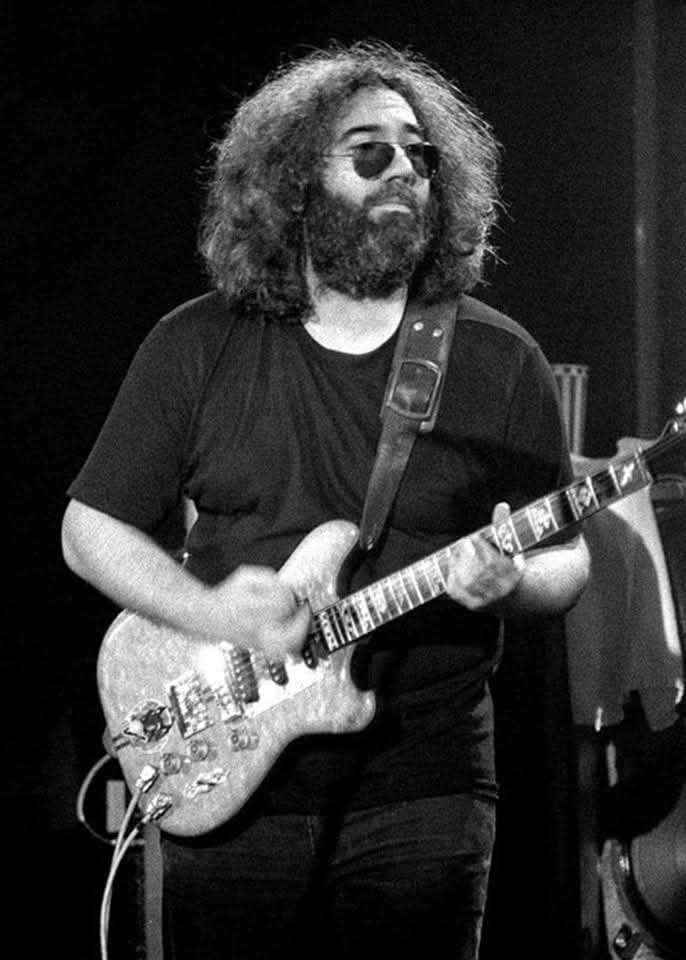 #GratefulDead 
Field House, Seneca College, Toronto, Canada, 11/2/77
archive.org/details/gd1977…
The Estimated > St. Stephen Jerry begins orbiting, grows in intensity until it reaches critical mass, then it's back to full-throttle rock 'n' roll with that Truckin'
📷 Patrick Harbron